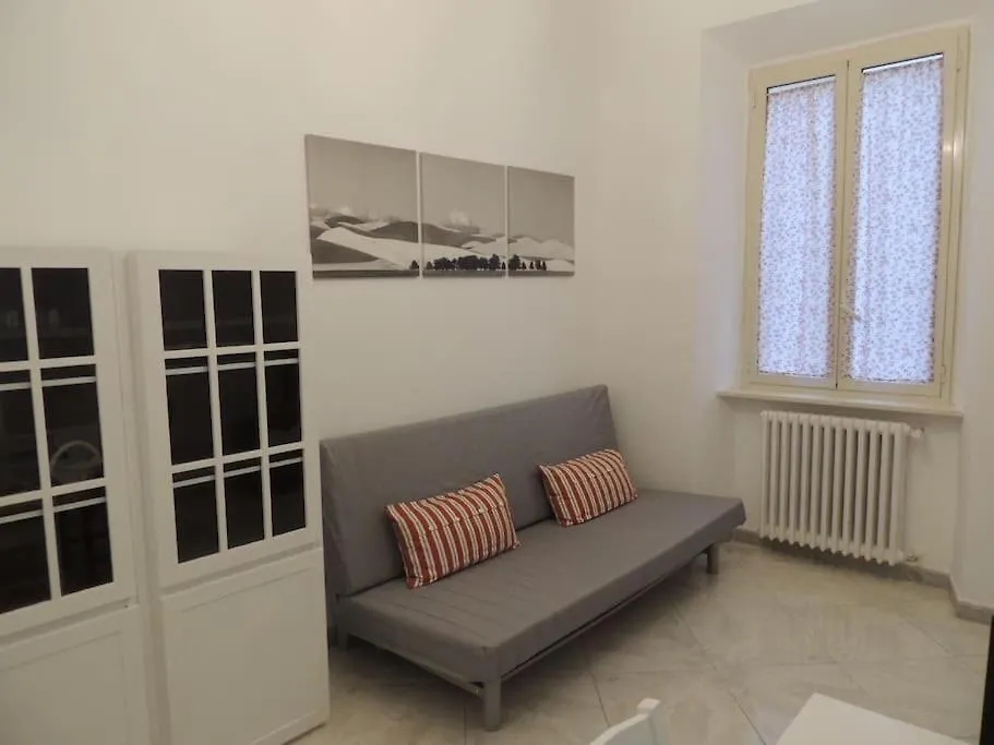 Apt Central Magenta Roma